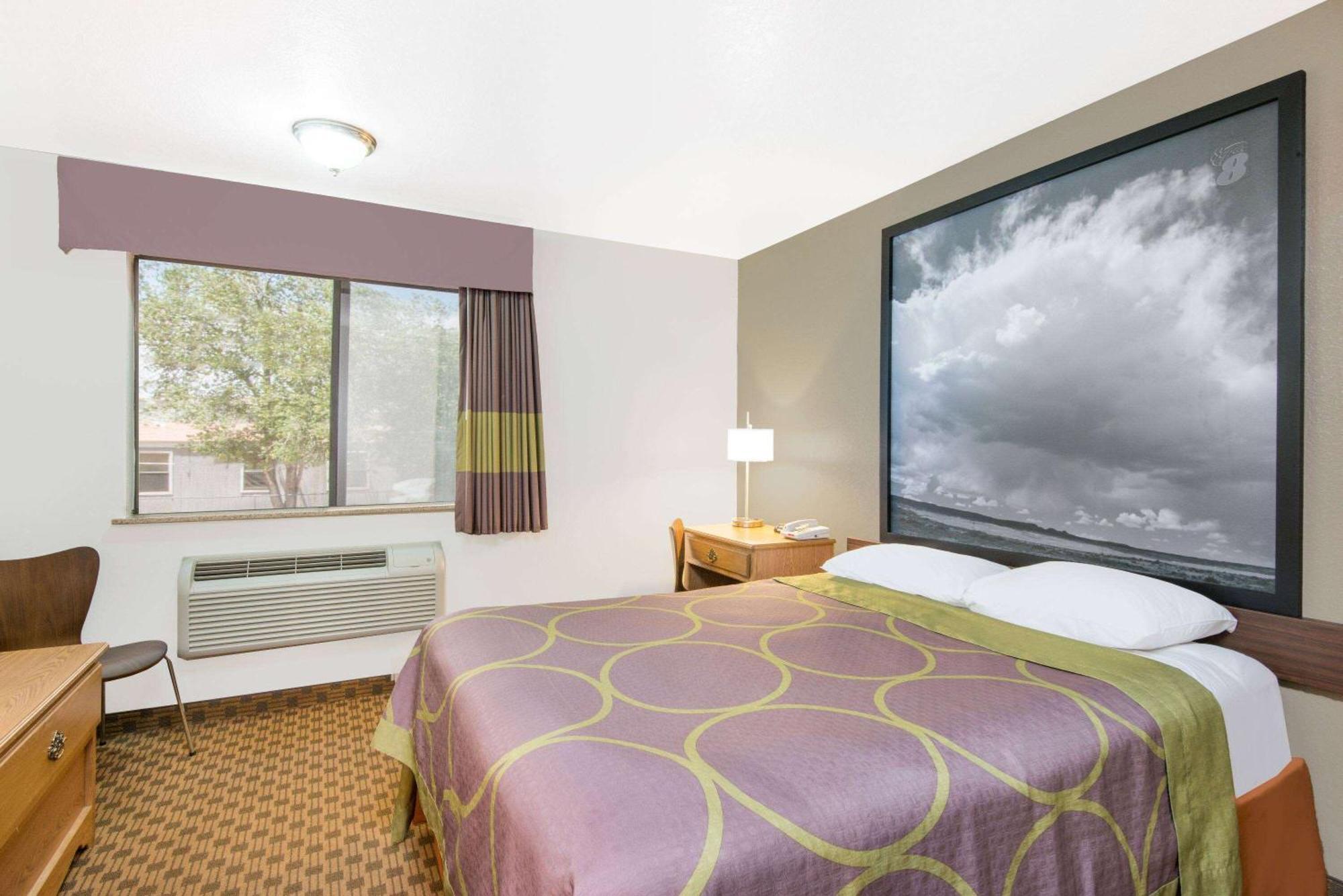 Super 8 By Wyndham Santa Rosa Hotel Eksteriør billede