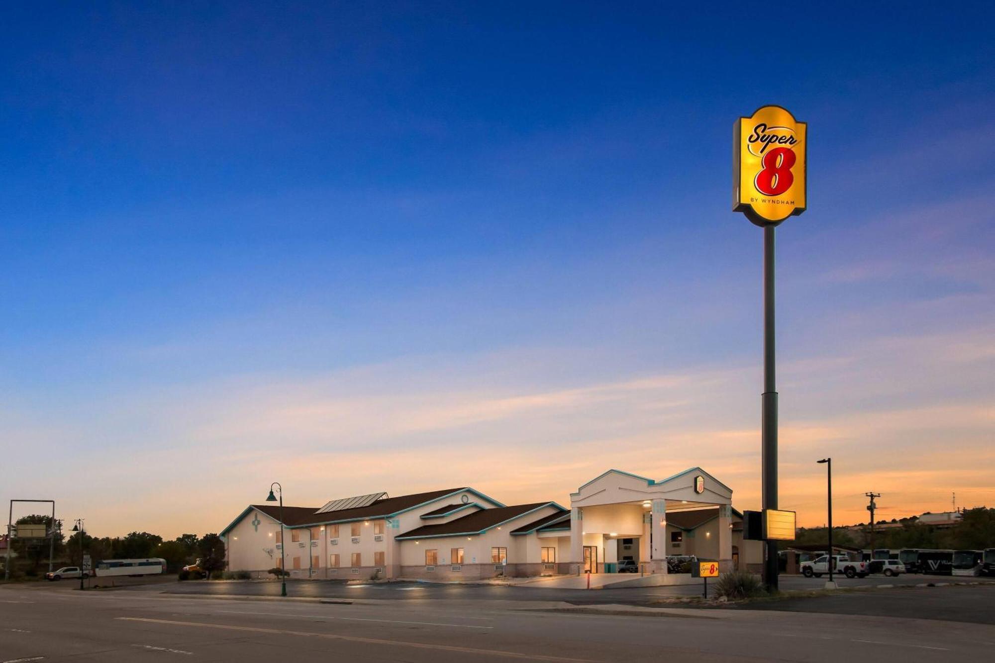 Super 8 By Wyndham Santa Rosa Hotel Eksteriør billede