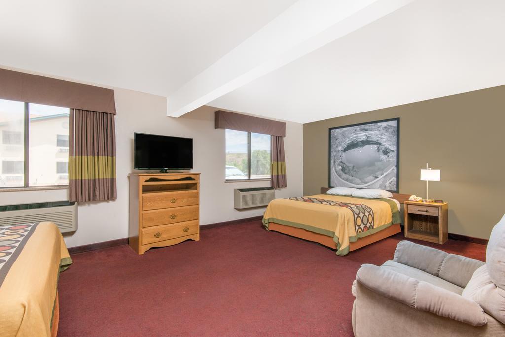 Super 8 By Wyndham Santa Rosa Hotel Eksteriør billede